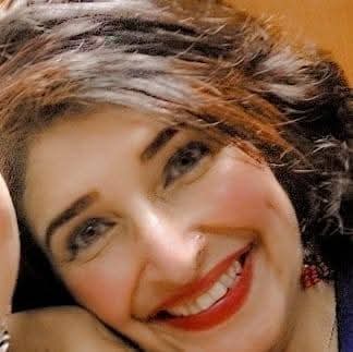 حسن طلب: قصيدة لا تنتهي وحروف تتنفس فينا
