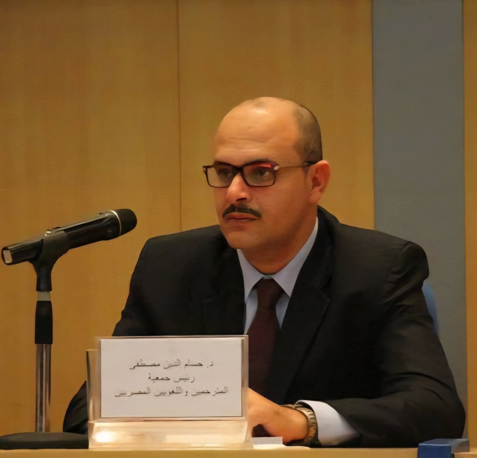 حسام الدين مصطفى: حارس خزائن المعاني الخفية ومهندس فضاء الترجمة 