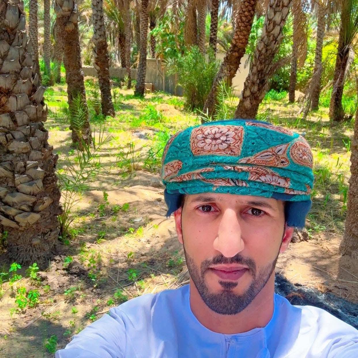 كرسي في غرفة مشتركة: رصد لأصوات الوجع والأمل