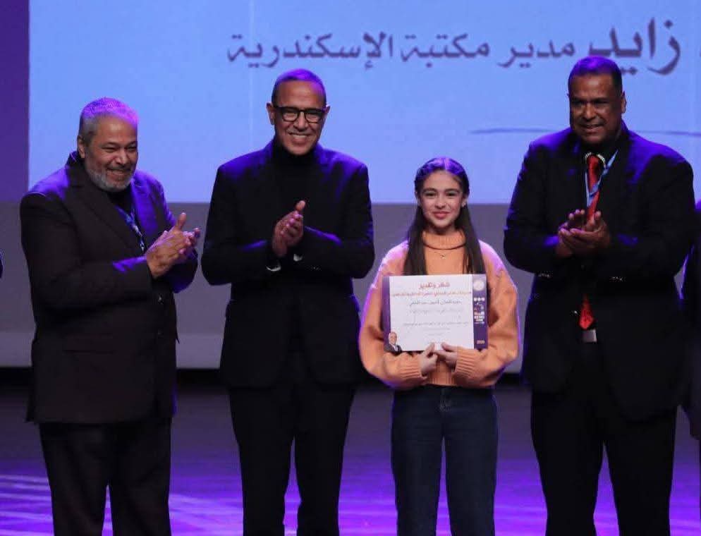 " ذات الرداء الأحمر " و " قطرة ندى " يحصدان جوائز مهرجان مصر لمسرح الطفل والعرائس بالإسكندرية 