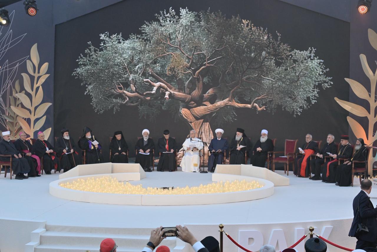 بابا الفاتيكان: اجتماع المآذن والكنائس في ساحة واحدة شهادة على وحدة اللبنانيين 