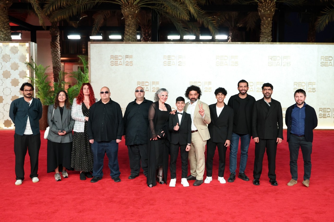 فيلم إركالا يدور حول فتى يواجه تحديا في الحفاظ على صديقه الذي وقع في شباك ميلشيا خطيرة 