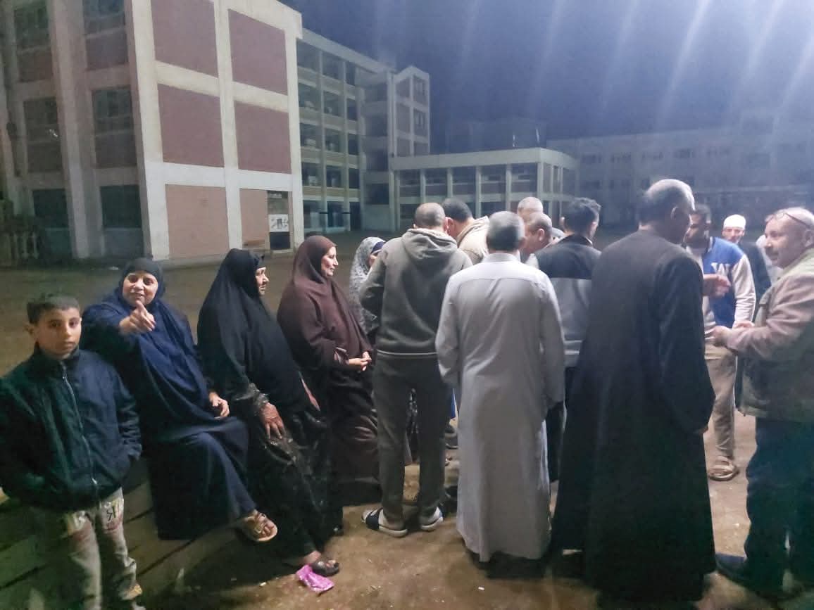 في اللحظات الأخيرة .. إقبال على لجان الانتخابات بكفرالشيخ  