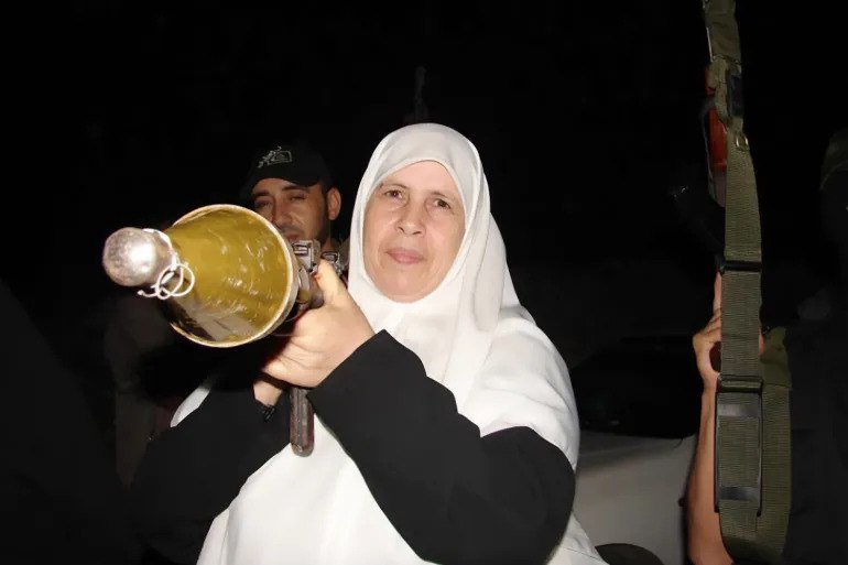 خنساء فلسطين .. والدة الشهداء الخمسة 
