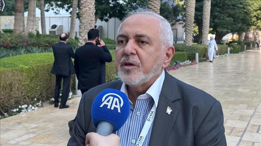 ظريف يهدد دول الخليج ويستخدم لغة الضغط والابتزاز في منتدى الدوحة 