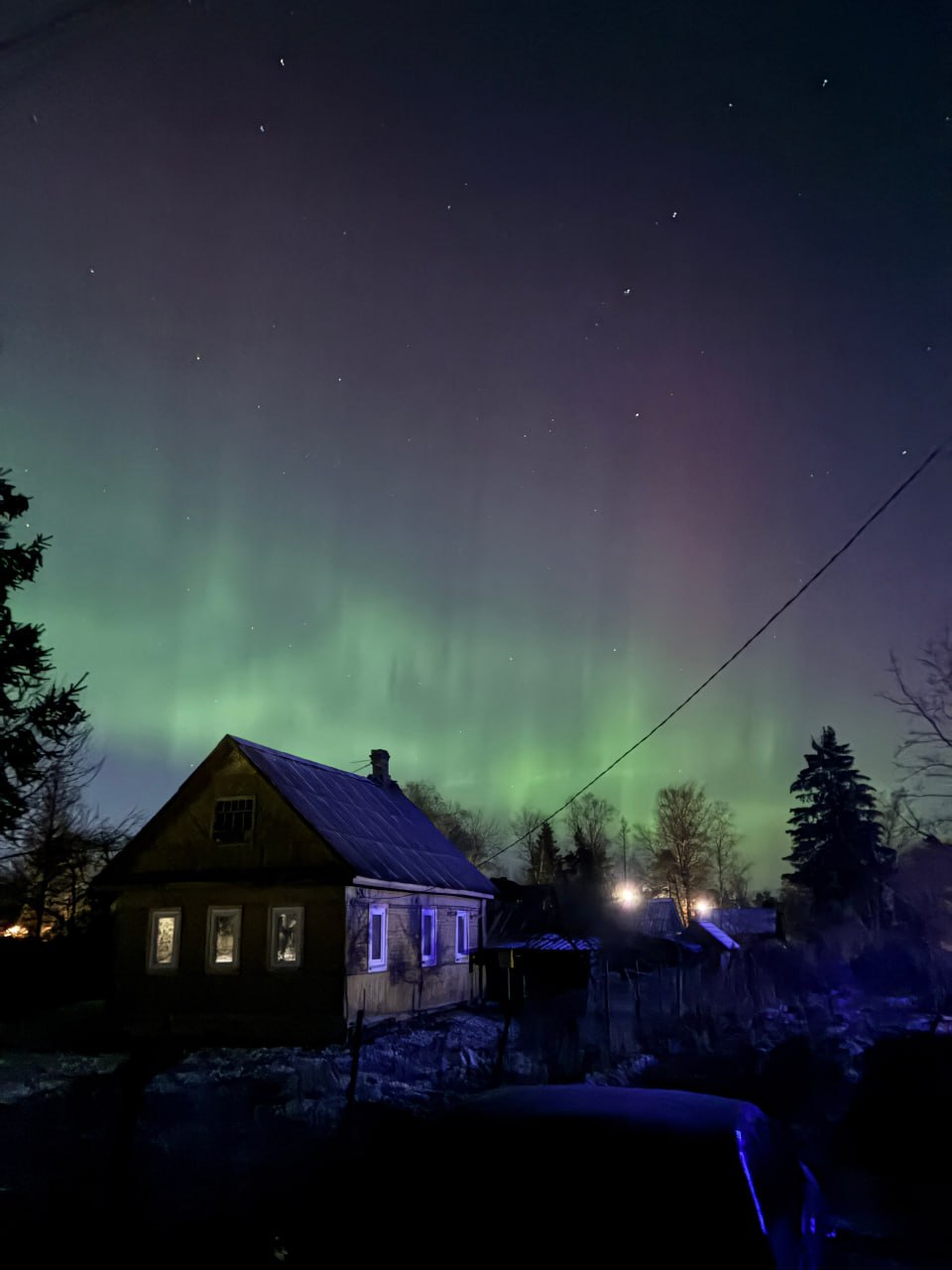 ‏ الشفق القطبي يضيء سماء مدينة  لينينجراد الروسية 