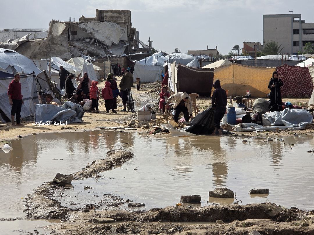 ‏آلاف الخيام تغرق في قطاع غزة، نتيجة المنخفض الجوي الذي يضرب القطاع