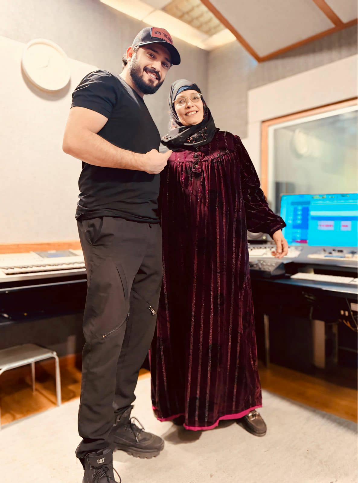 بتوقيع أحمد زعيم.. الحاجة نبيلة  تغني" بره  هالله  هالله"  من فيلم "السادة الأفاضل"