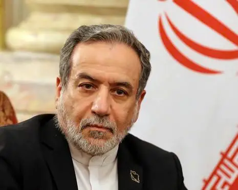 وزير الخارجية الإيراني يحذر من سيناريو الحرب الأهلية 