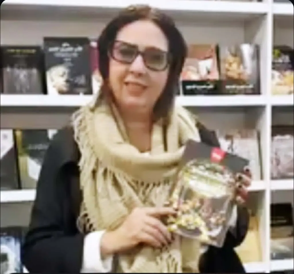 صدور  رواية «تحت العِنَبَة» للكاتبة منى عبد الراضي بالتزامن مع معرض الكتاب 