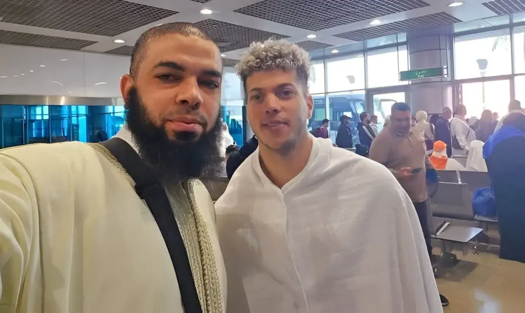 أحمد شوبير ينتقد  إمام عاشور لذهابه للعمرة 