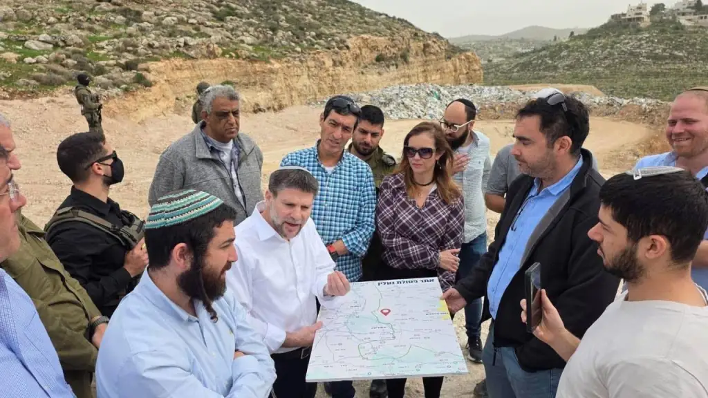 إسرائيل تعزز سياسة الاستيطان في الضفة وترسخ لواقع