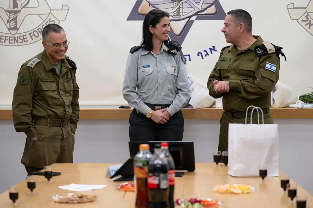 الإطاحة بأفخاي أدرعي وتعيين إيلا واوية بديلاً له