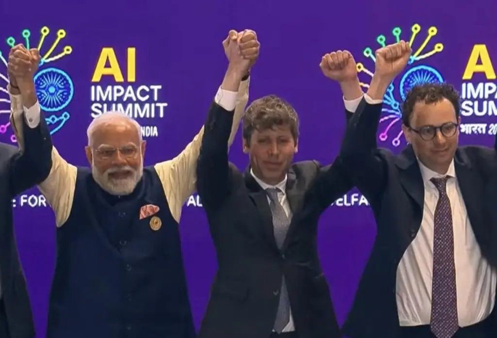 رفض المصافحة تفضح الصراع بين عمالقة الذكاء الاصطناعي!