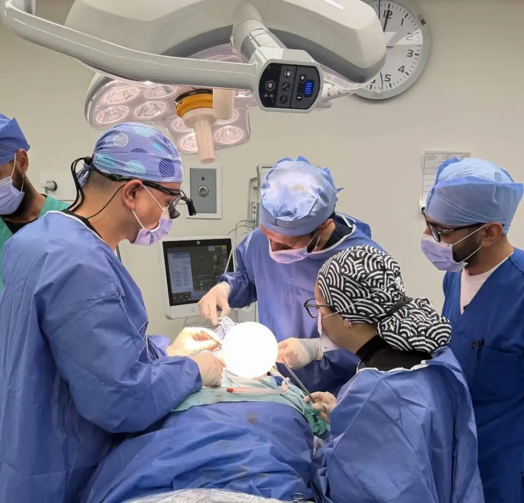 مجمع الإسماعيلية الطبي : نجاح أول جراحة لتقويم عظام الوجه والفكين باستخدام الجراحة الموجّهة بالكمبيوتر والطباعة ثلاثية الأبعاد
