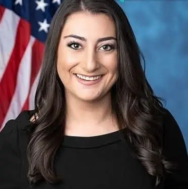 عضو الكونغرس الأمريكي سارة جاكوبس:   نتنياهو حاول إقناع كل رئيس أمريكي بمهاجمة إيران لكن ترامب كان الغبي الوحيد الذي اقتنع