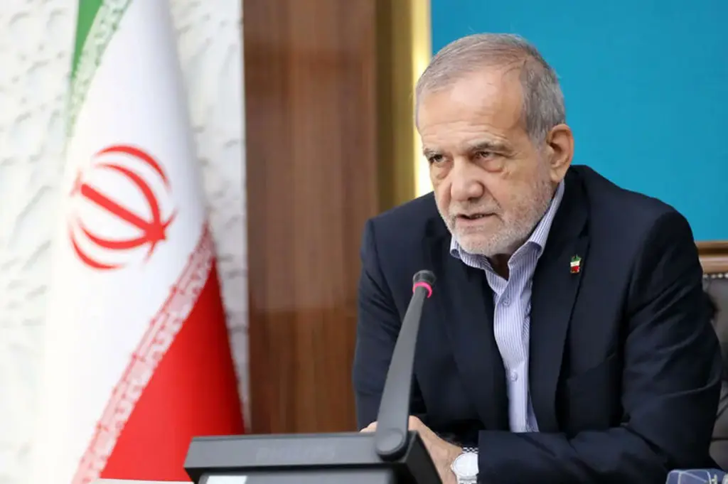 بزشكيان: أنهينا مخزون الصواريخ القديمةوسنطلق صواريخ خرمشهر-4 الإنشطارية 