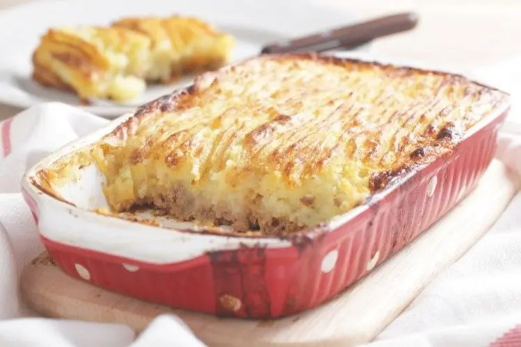 صينية بطاطس مهروسة باللحم المفروم