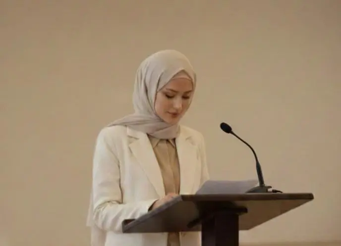 مرايا متحرّكة 