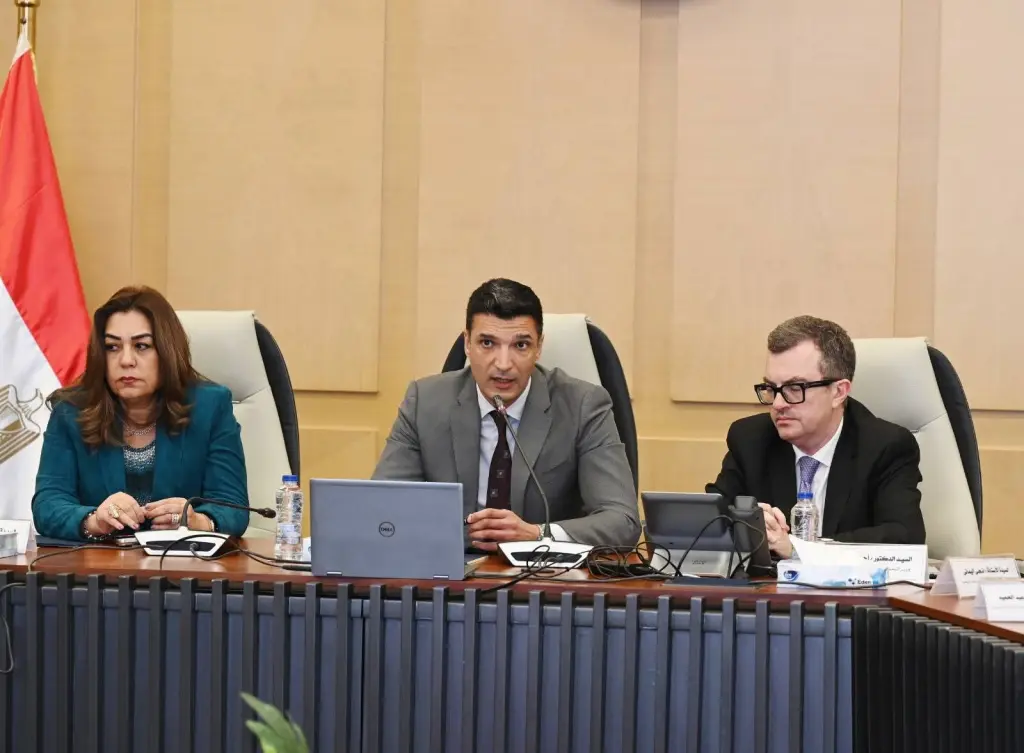 الحكومة تناقش خطة تنفيذ القرى المنتجة 