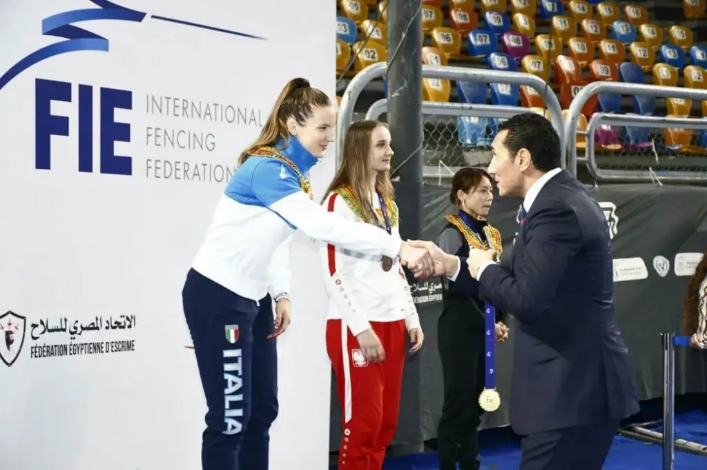 تتويج اليابان وإيطاليا ببطولة كأس العالم فردي لسلاح الشيش 