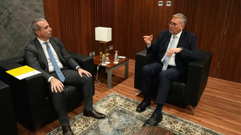  وزير البترول يناقش مع شركة إيني الإيطالية مشروع نقل الغاز من حقل كرونوس القبرصي إلى مصر وربطه بالبنية التحتية 