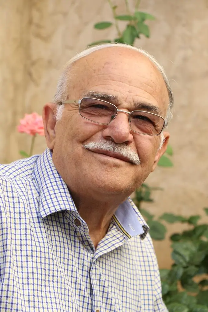 في البعد عن الوطن