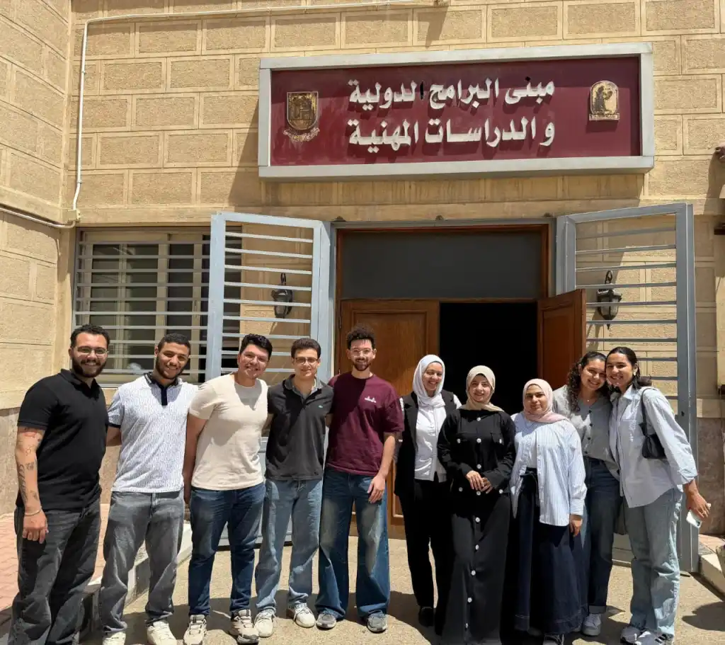 طلاب الفرقة الرابعة بقسم نظم المعلومات الإدارية للأعمال بالبرنامج الدولي المشترك بين جامعة جورجيا وجامعة القاهرة