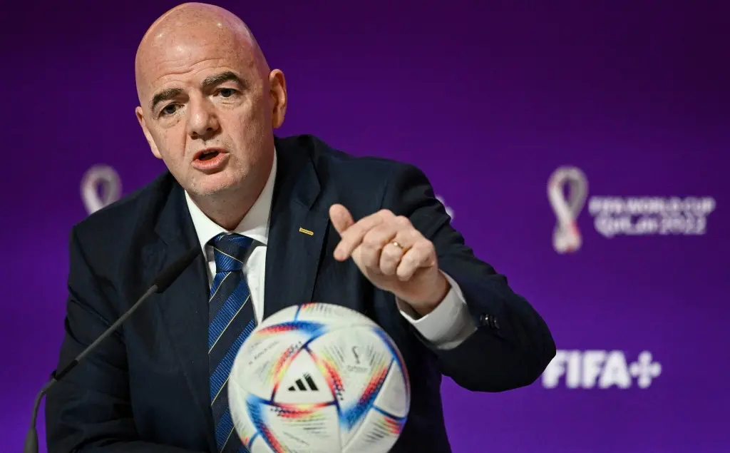 الفيفا يُشهر 