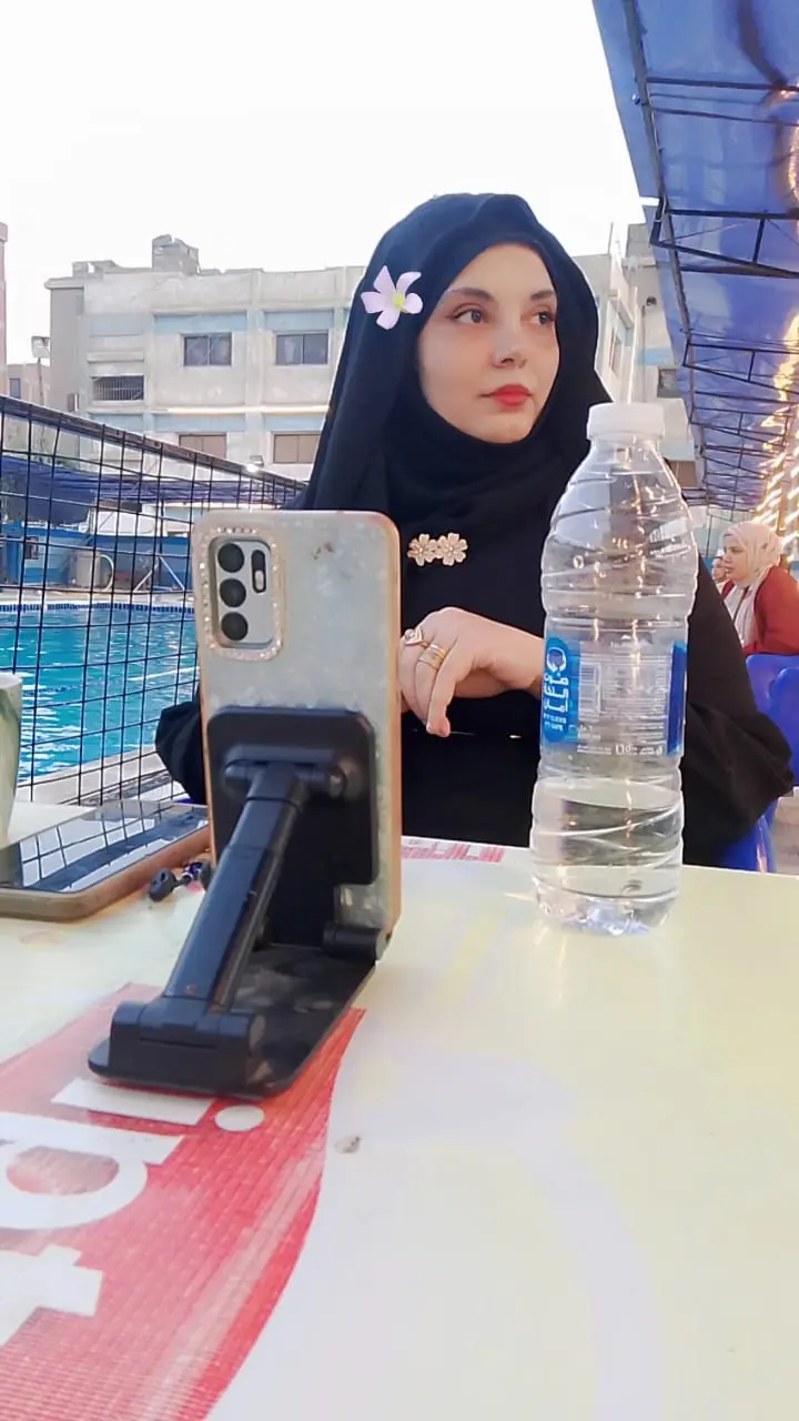 بين الحقيقة والقناع: فلسفة الازدواجية البشرية