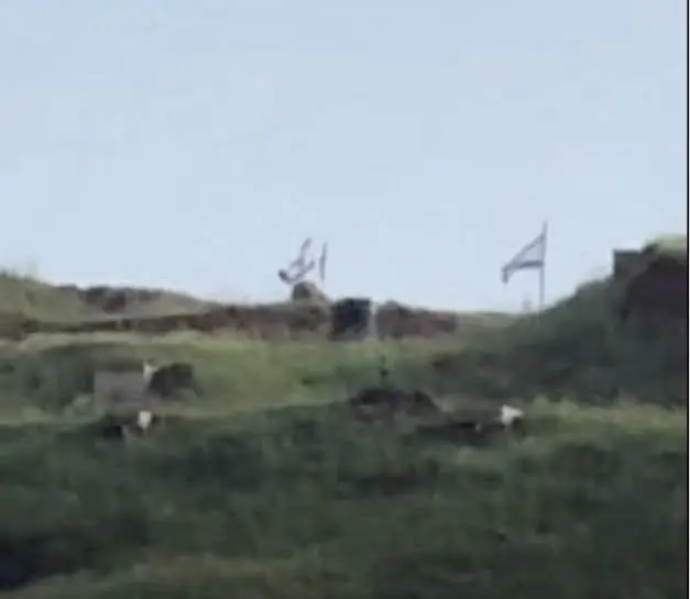 الجيش الاسرائيلي يسيطر على تل أحمر الاستراتيجي في عمق الأراضي السورية على بعد 55 كيلومتر من دمشق 