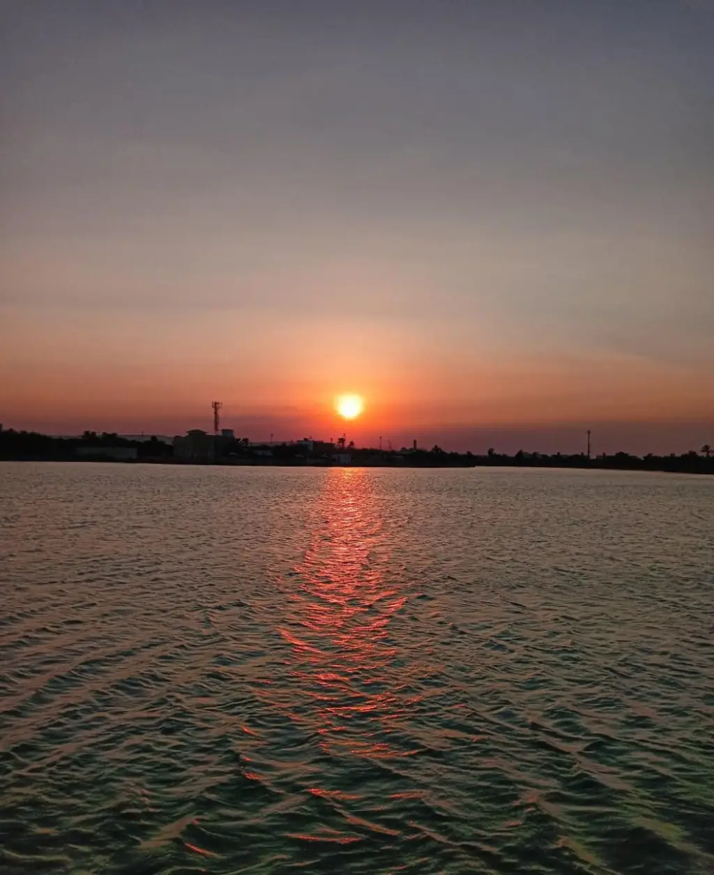 (فِي لَمْسَةٍ مَسْرَحِيَّةٍ جَدِيدَةٍ)