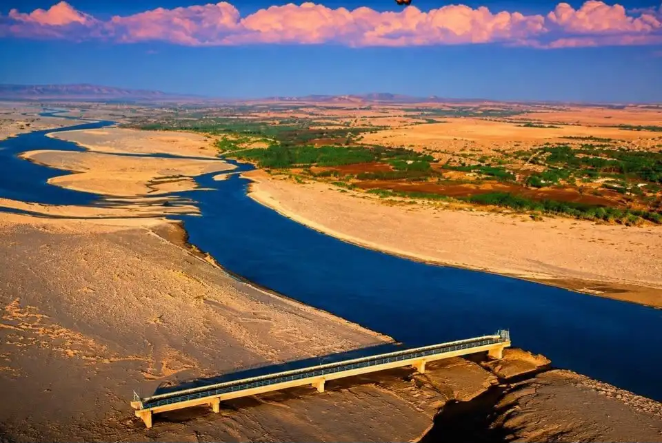 الجسر الذي خذلته الطبيعة 