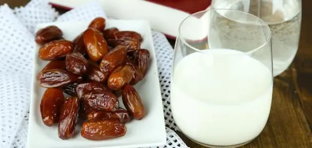 فوائد التمر مع اللبن