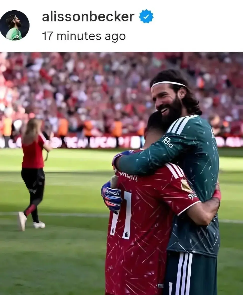 حارس مرمى ليفربول ومنتخبالبرازيل: سوف أخبر أحفادي أنني لعبت 8 مع الفرعون المصري محمد صلاح 