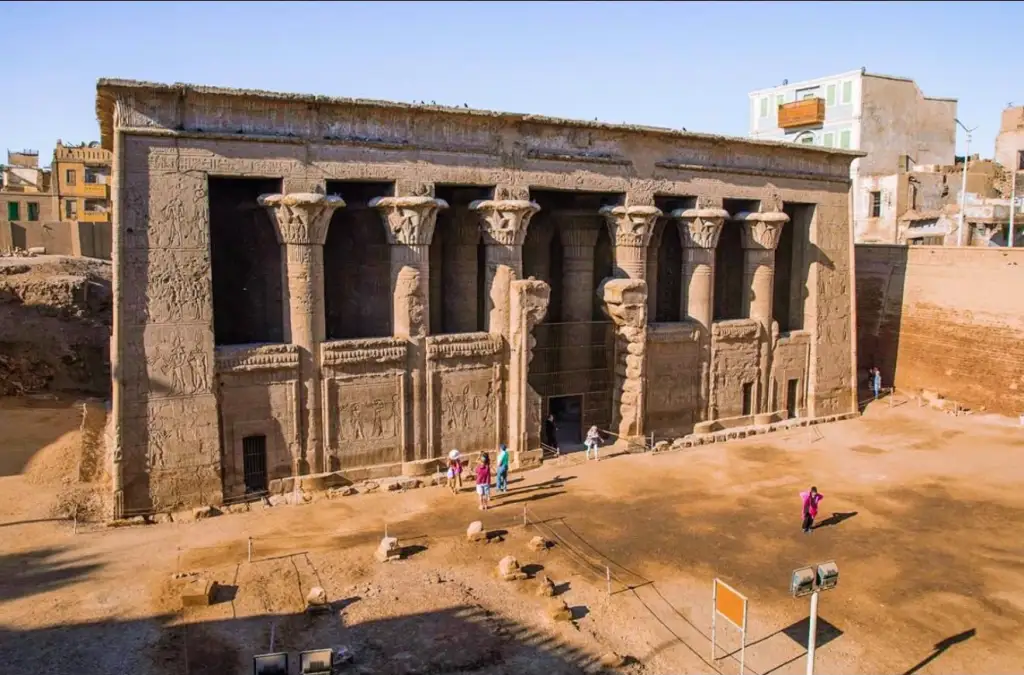 إسنا.. حين تتحدث الحجارة بلغة الحضارة