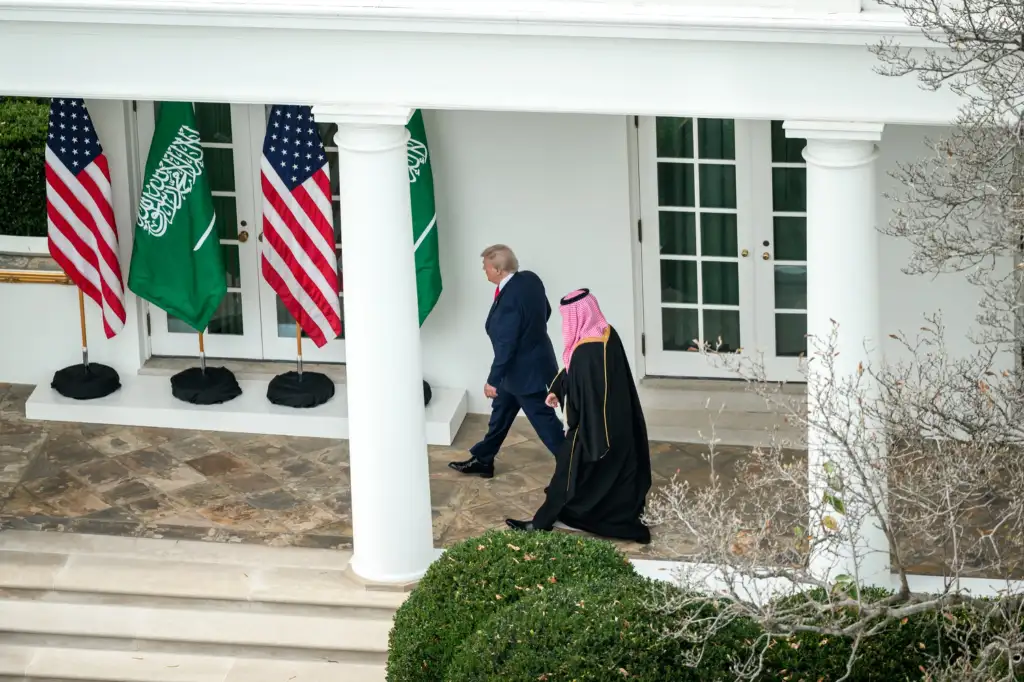 بوادر توتر بين واشنطن والرياض بسبب مضيق هرمز 