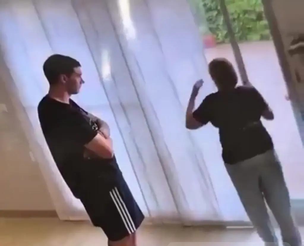 كيف يمكن ترميم العلاقة بين الأم وابنها ؟