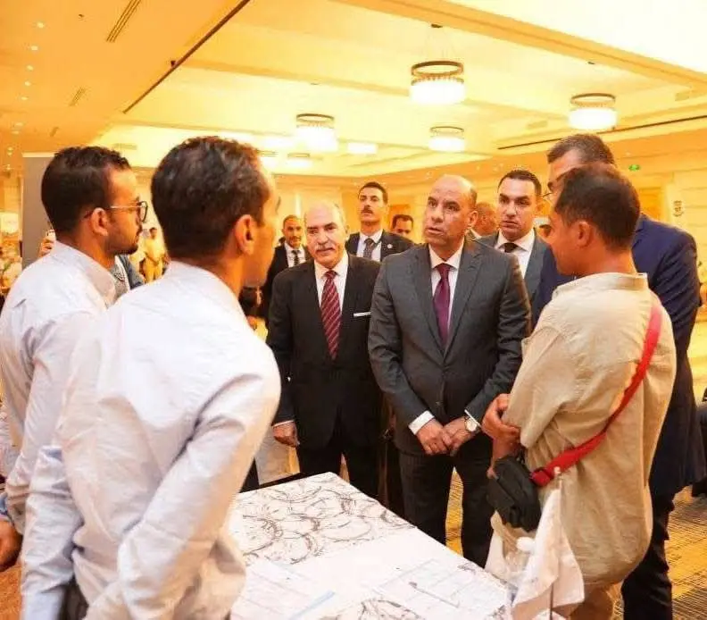 ​في جولة ميدانية بالبحر الأحمر.. وزير العمل ومحافظ البحر الأحمر يفتتحان ملتقى توظيف يوفر 1198 فرصة عمل ويتفقدان 
