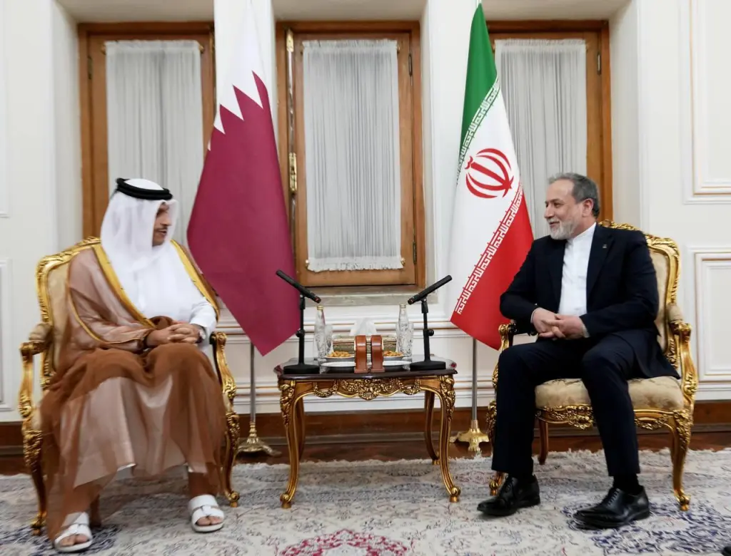 قطر وإيران تبحثان خفض التوتر وأمن الملاحة في مضيق هرمز خلال محادثات بطهران