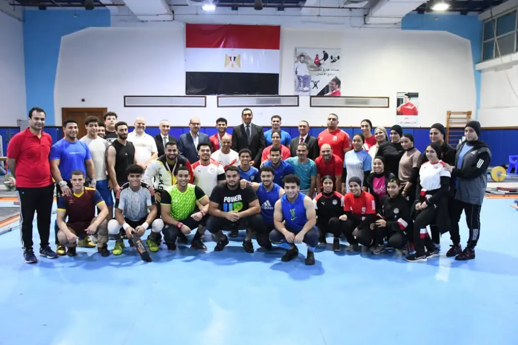 جوهر نبيل يفتتح أعمال تطوير مضمار المركز الأولمبي بالمعادي ويشهد منافسات البطولة العربية لألعاب القوى