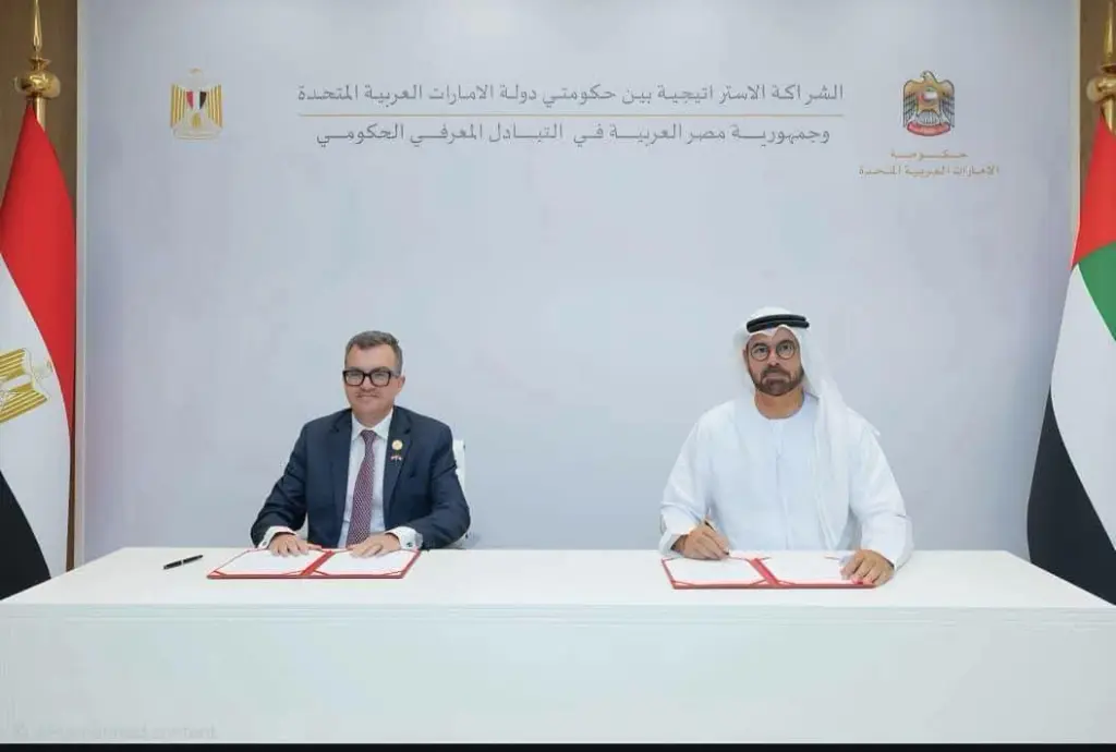 مصر والإمارات تُجددان شراكة التميز الحكومي على هامش قمة 