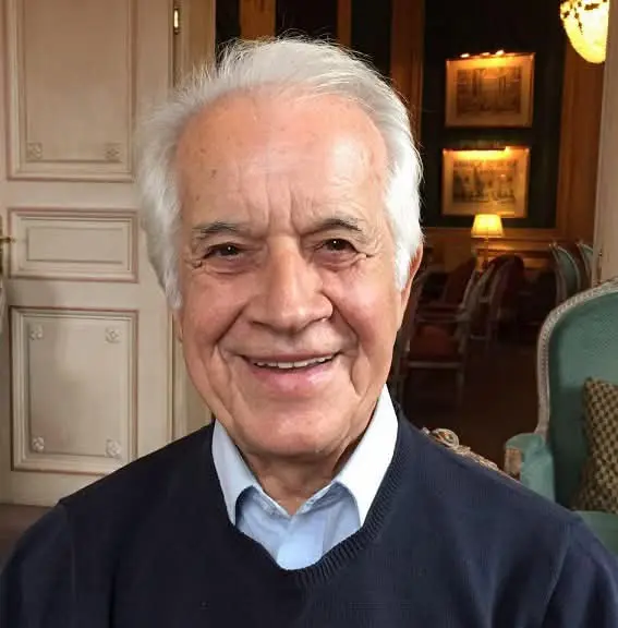 رحيل رائد الصحافة الاقتصادية.. الموت يغيب الصحافي اللبناني مصطفى الجندي في لندن عن 84 عاماً