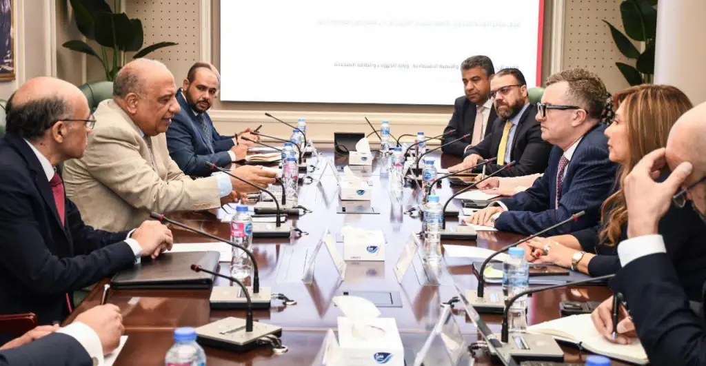 شراكة استراتيجية بين 