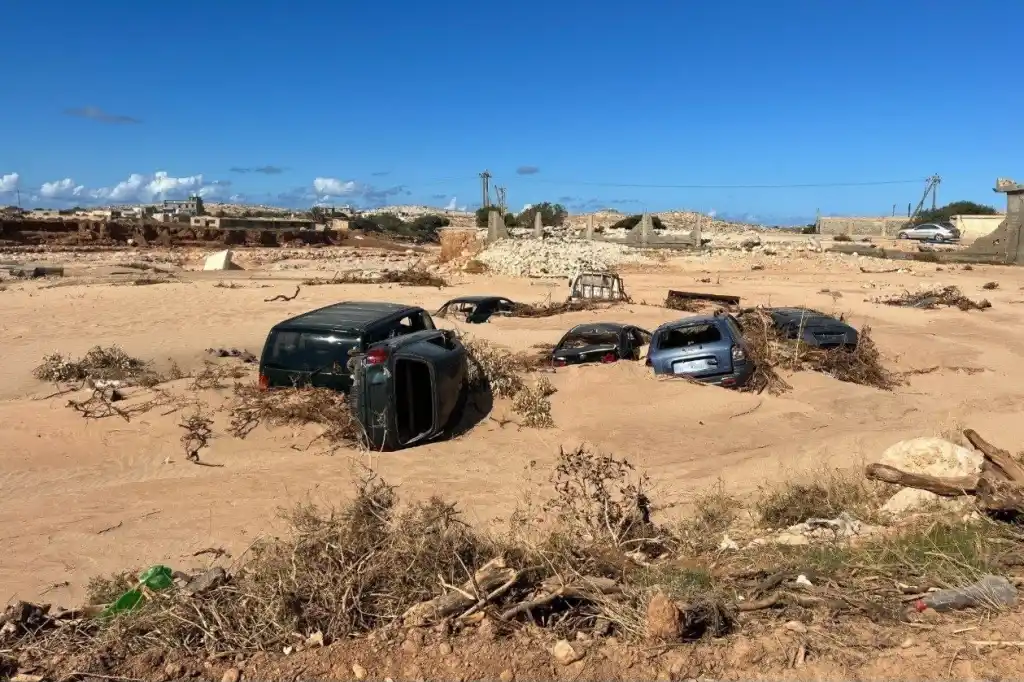 أمطار رعدية وسيول مباغتة تجتاح عدة مناطق ليبية.. وتحذيرات رسمية من الاقتراب من مجاري الأودية