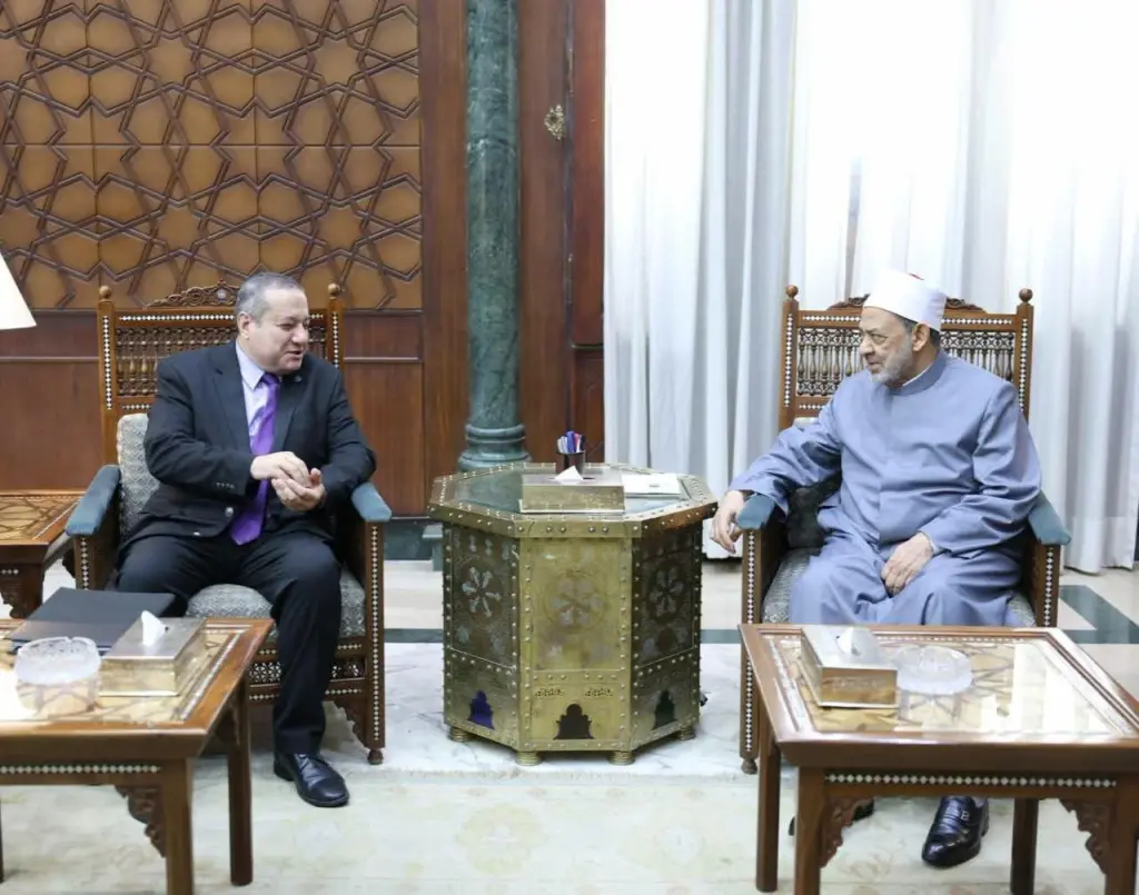 في لقاء بمشيخة الأزهر: الإمام الأكبر ورئيس 