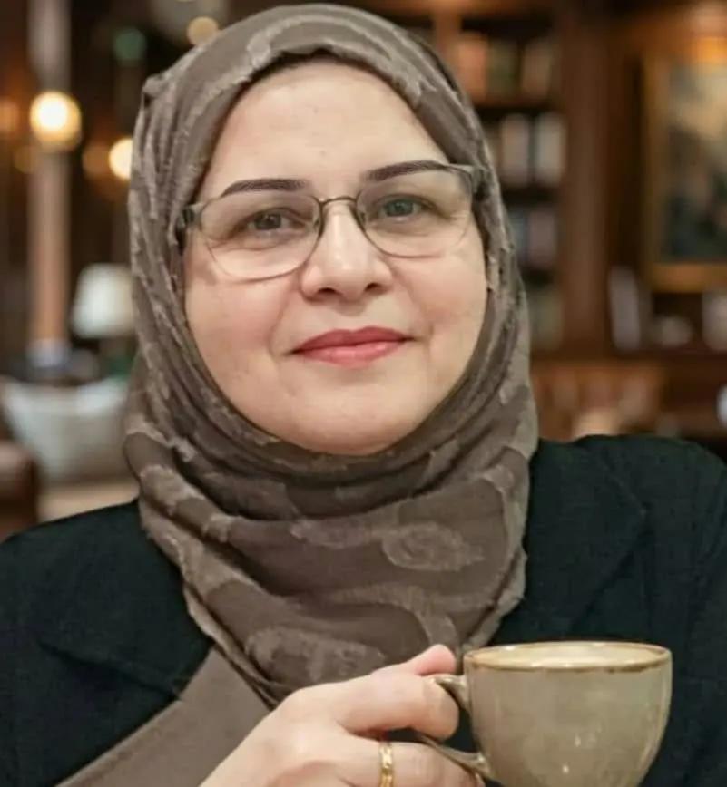 عائشة المحرابي.. صوت فلسفي يروض الحنين بين عدن وصنعاء