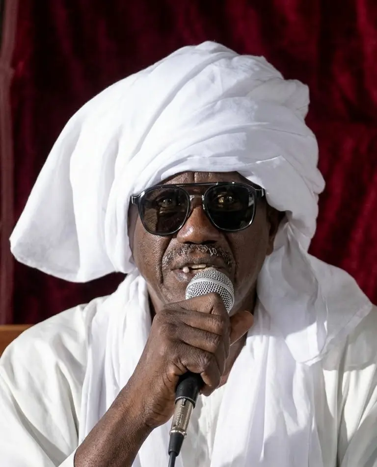 الضابط الغارق في صور الجمال الشعري
