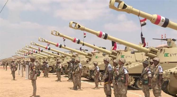 إعلام عبري : لماذا ينتشر الجيش المصري في سيناء رغم أنها منزوعة السلاح ؟!
