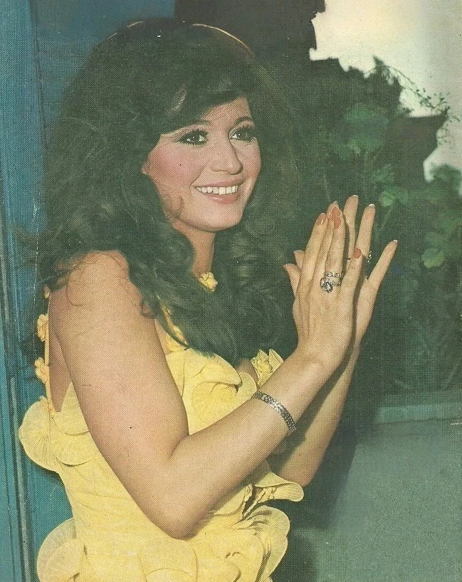 زيجات مديحة كامل 